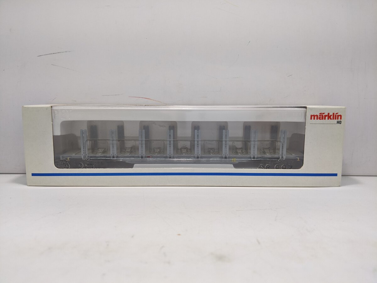 Marklin 4669 HO SNPS Flat Car w/ Stakes LN/Box