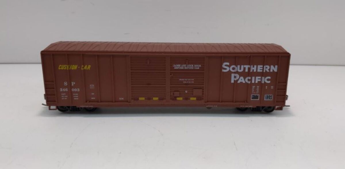 Roundhouse 1986 HO Scale Souther Pacific 50' Double Door Box Car Kit #246003