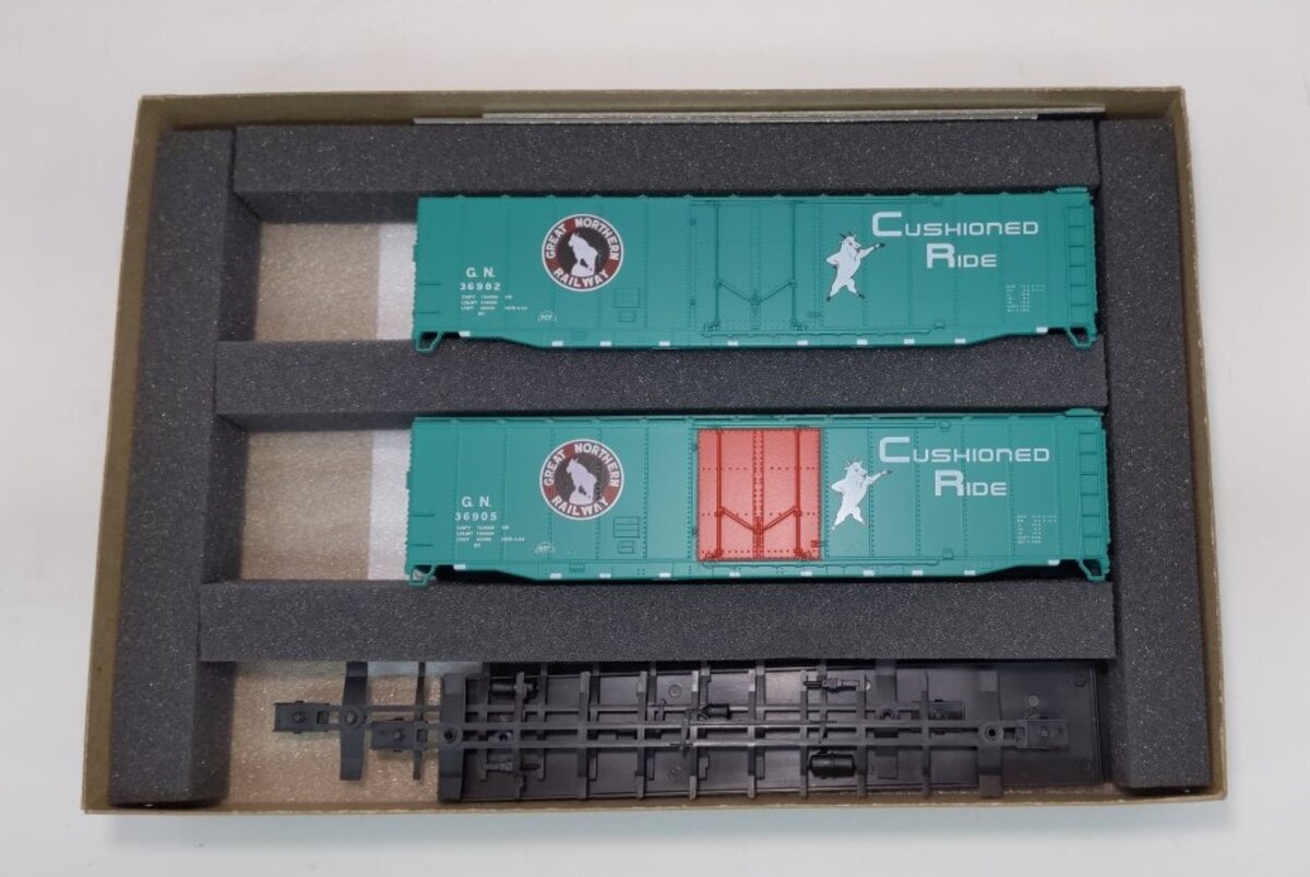 Athearn 2317 HO Great Northern 50' Plug Door Boxcar Kit (Set of 2) #36905, 36982