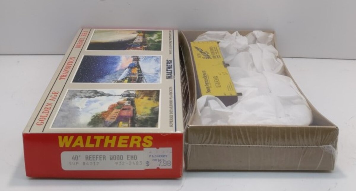 Walthers 932-2483 40' Reefer Wood End NIB