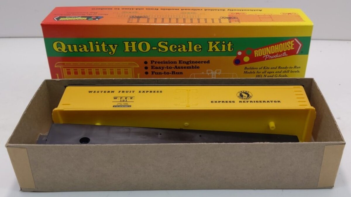Roundhouse 03617 HO WFEX 50' Express Reefer #101 Kit