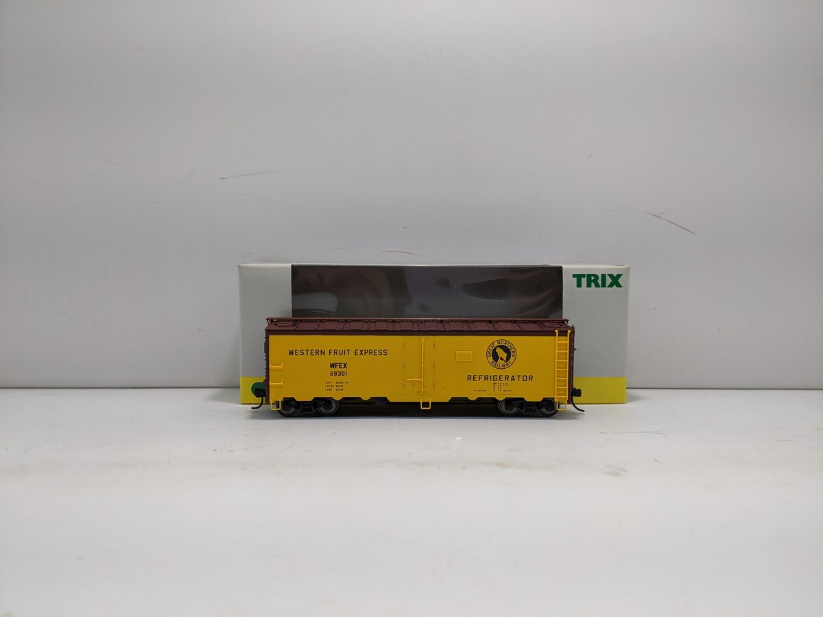 Trix 24902-12 HO Scale Western Fruit Express Reefer #68301 LN/Box