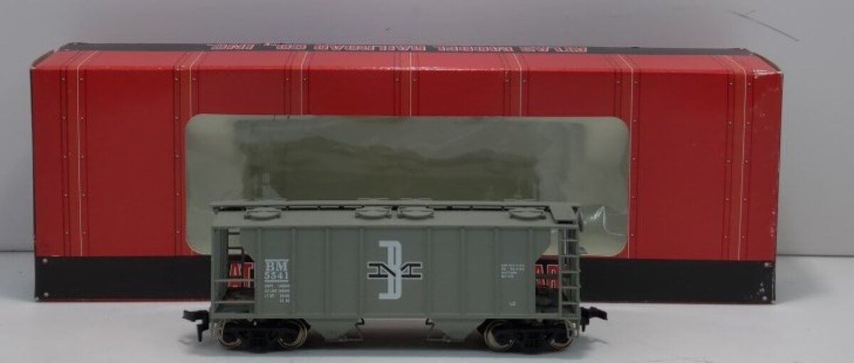 Atlas 1801 HO Boston & Maine PS-2 2-Bay Covered Hopper #5541 LN/Box