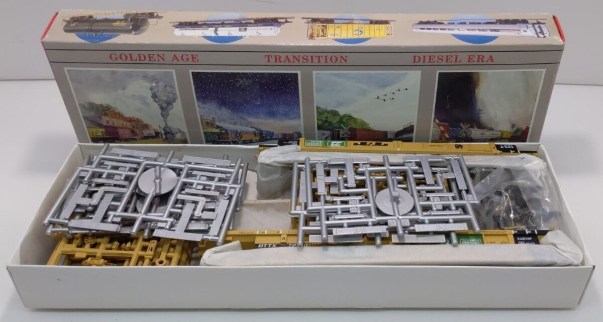 Walthers 932-3973 HO TTX/BN 305' Thrall 5-Unit Articulated Double Stack Car Kit