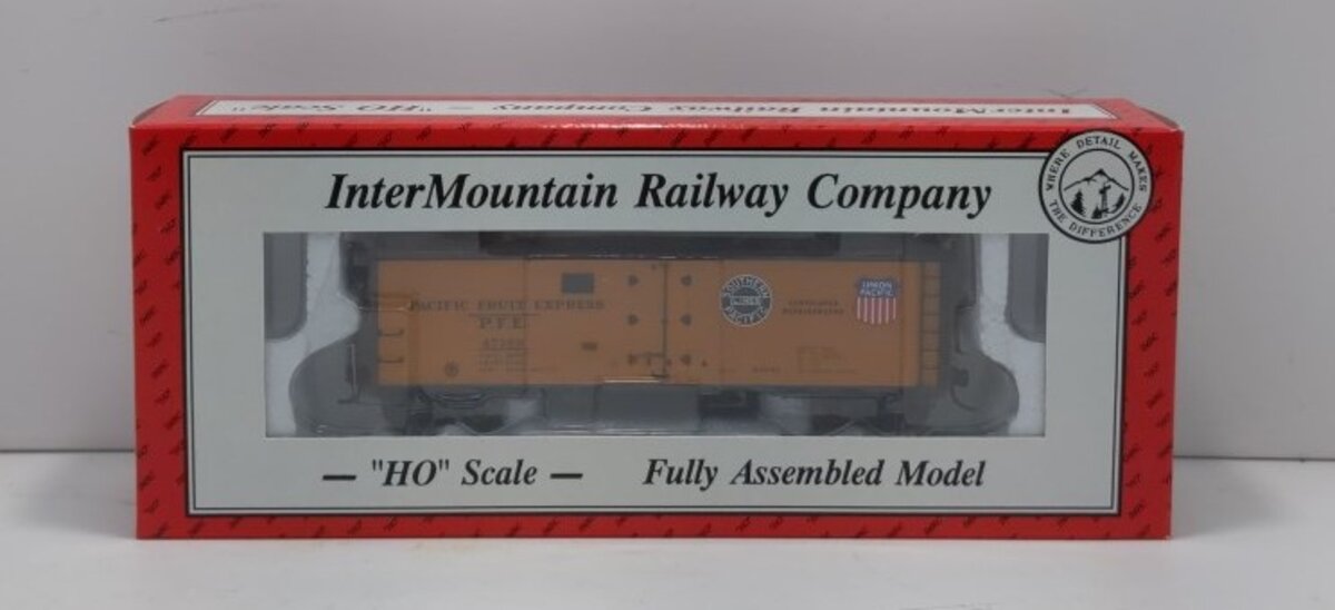 InterMountain 45501-68 Pacific Fruit Express Steel Sided Ice Bunker Car LN/Box