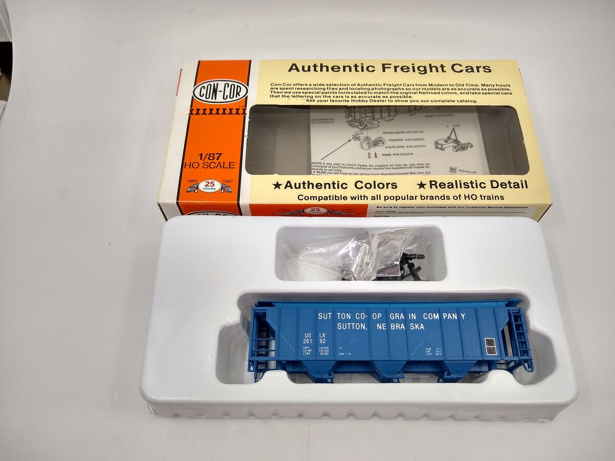 Con-Cor 0001-009534 HO Sutton Co-Operative PS2 3-Bay Covered Hopper #26192