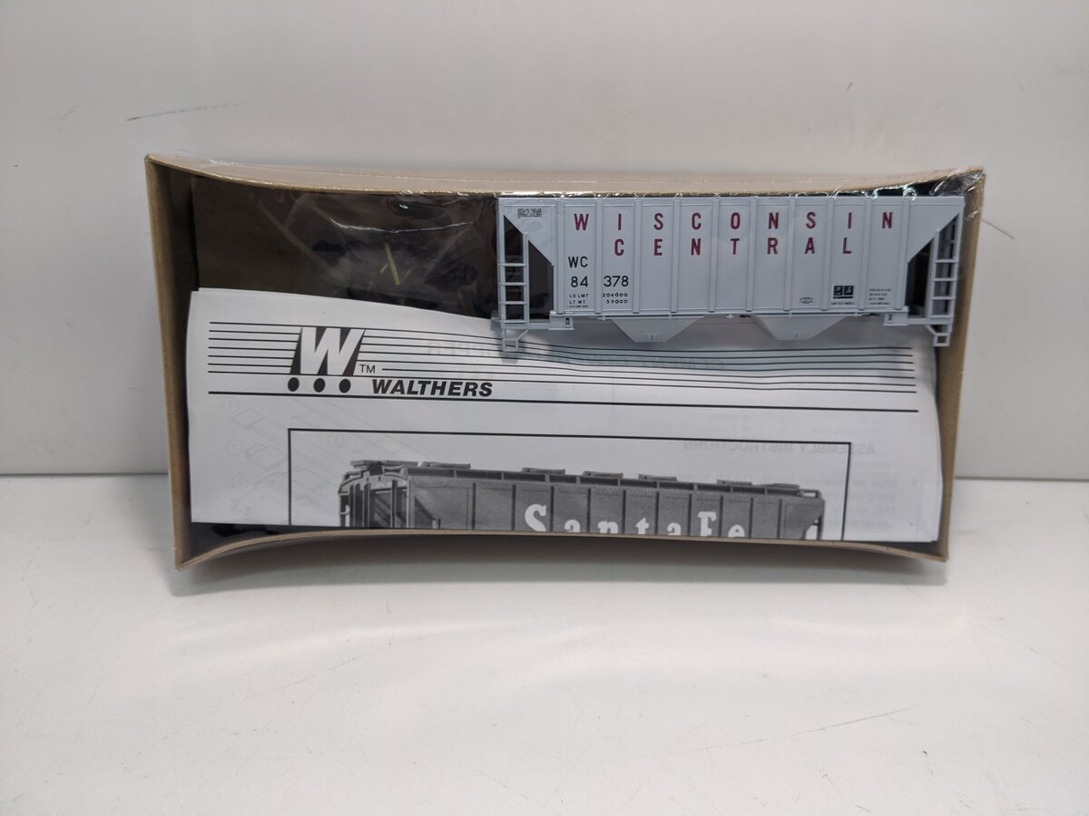 Walthers 932-5405 Wisconsin Central 100 Ton Cement Covered Hopper Kit #84122
