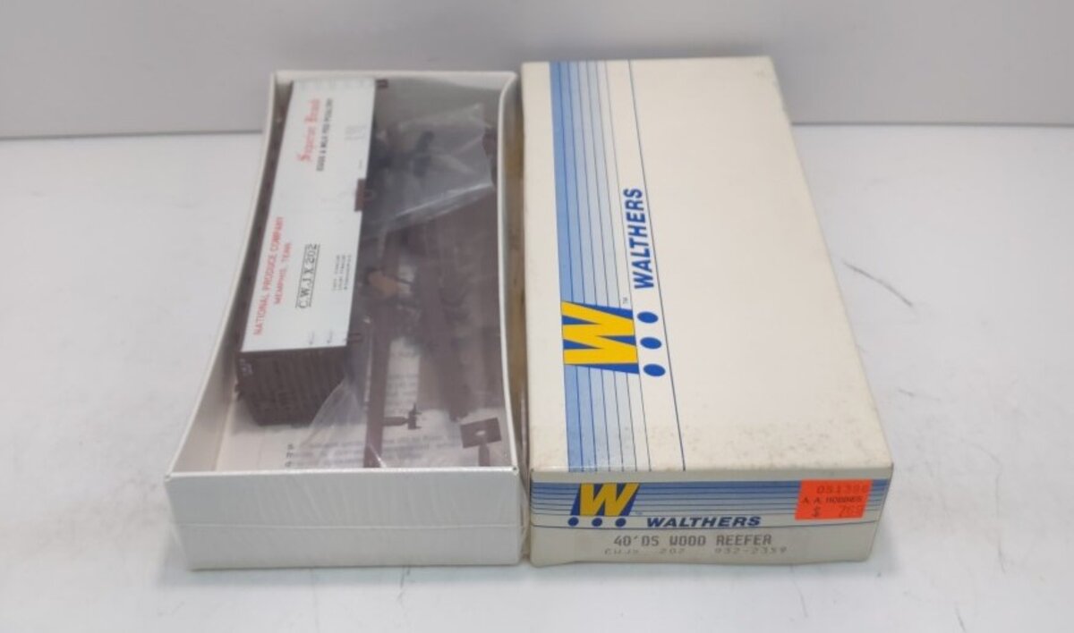 Walthers 932-2359 HO CWJX 40' DS Wood Reefer #202