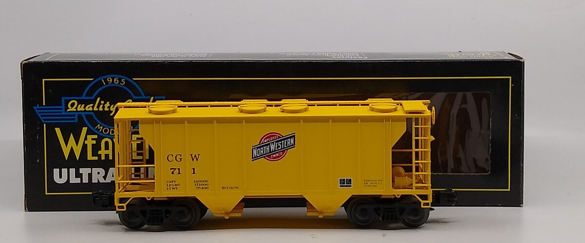 Weaver O Scale Chicago & North Western PS-2 Hopper #711 LN/Box
