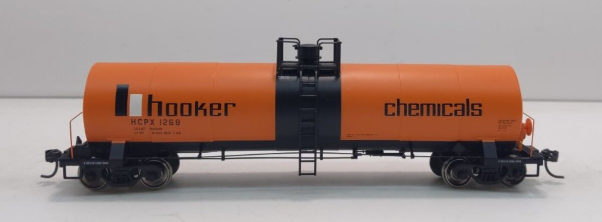 Atlas 1556-2 HO Scale Hooker Chemicals 17,300 Gal. Tank Car #1268 MT/Box