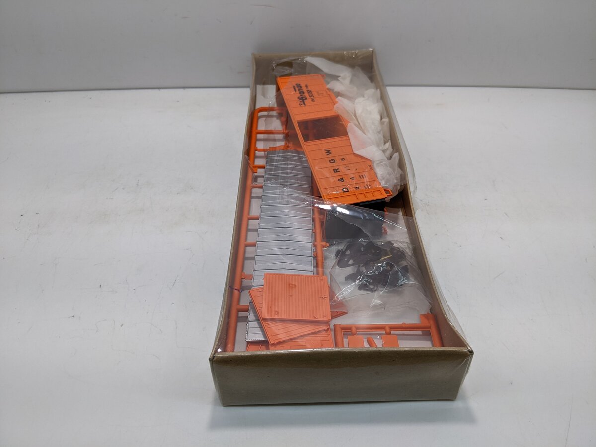 Walthers 932-4709 HO Scale Denver & Rio Grande Box Car Kit #64116