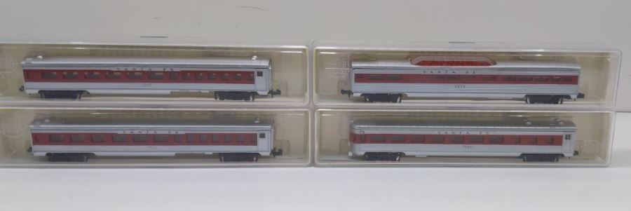 Model Power 3032-4 N Scale Santa Fe Streamline Passenger Car Set (Set of 4) LN/Box