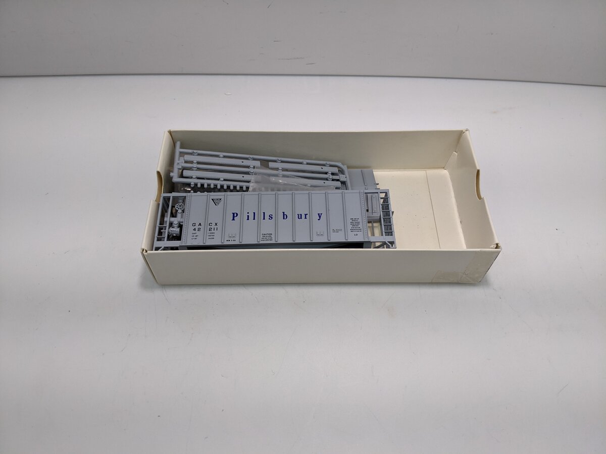 Walthers 932-4612 HO Pills Single Bay Airslide Hopper Kit #42210
