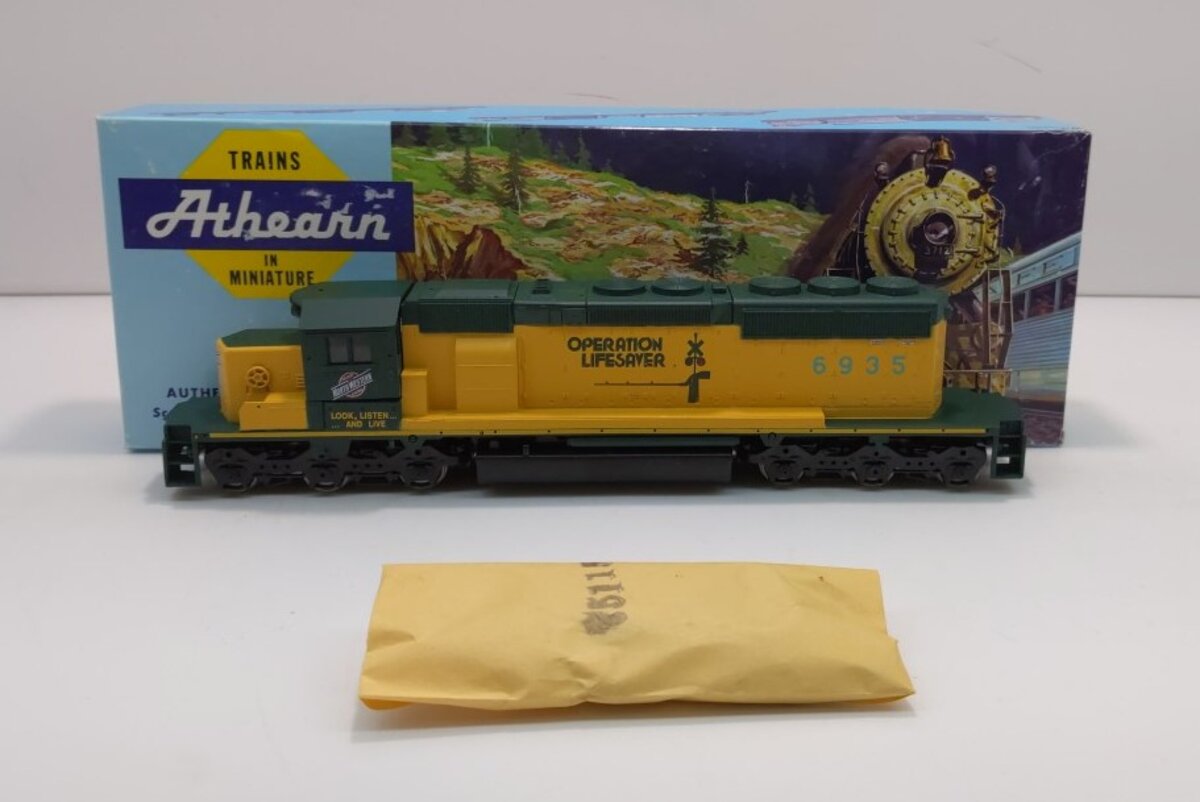 Athearn 4428 HO Chicago Northwestern SD40-2 Powered Diesel Locomotive #6935 LN/Box
