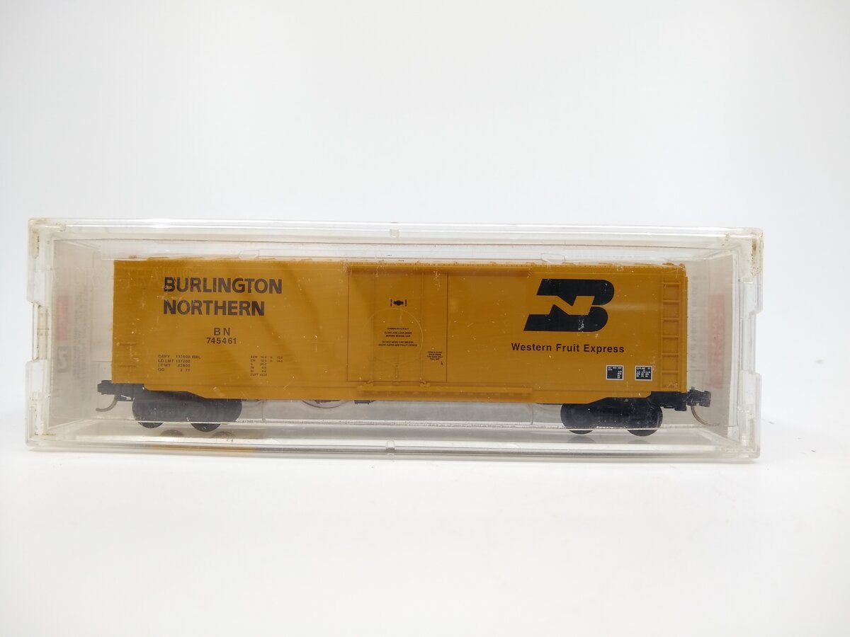 Micro-Trains 03800160 N Burlington Northern 50' Standard Boxcar #745461