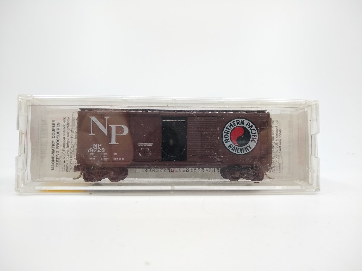 Micro-Trains 02200040 N Scale NP 40' Standard Plug & Sliding Door Boxcar #8723