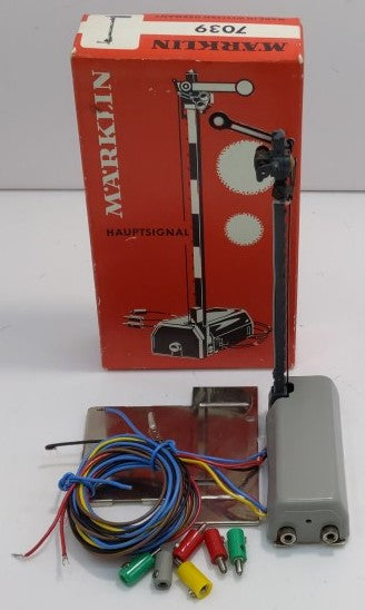 Marklin 7039 HO Scale Signal With Train Control LN/Box