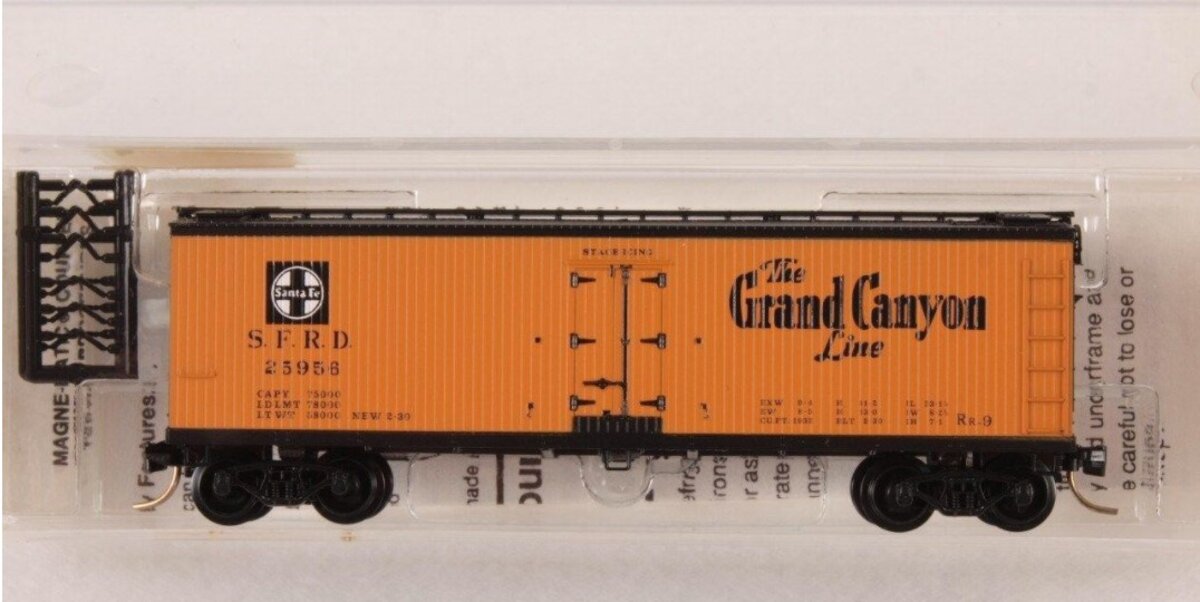 Micro-Trains 04700250 N Scale Santa Fe 40' Double Sheathed Wood Reefer #25956