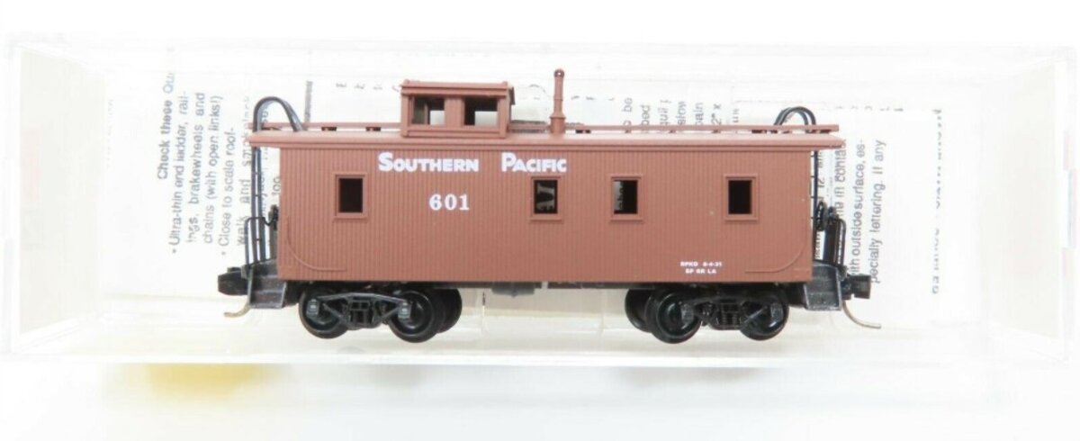 Micro-Trains 05100150 N Scale Southern Pacific 34' Wood Sheathed Caboose #601