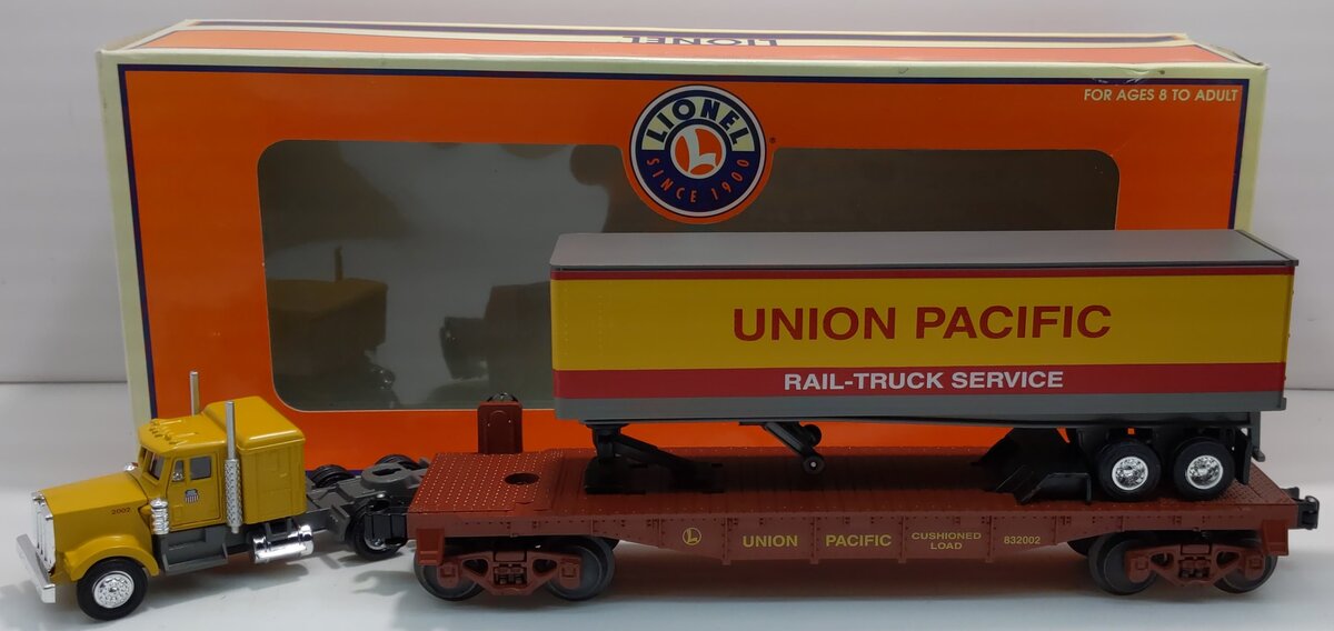 Lionel 6-52258 O 2002 St. Louis LRRC Union Pacific Flatcar w Tractor and Trailer MT/Box