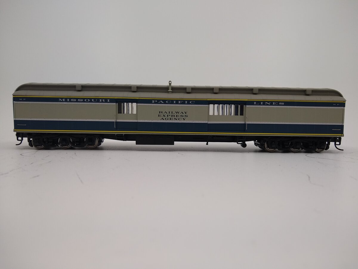 Walthers 932-10514 HO Scale Missouri Pacific ACF 70' HWT Baggage Car LN/Box