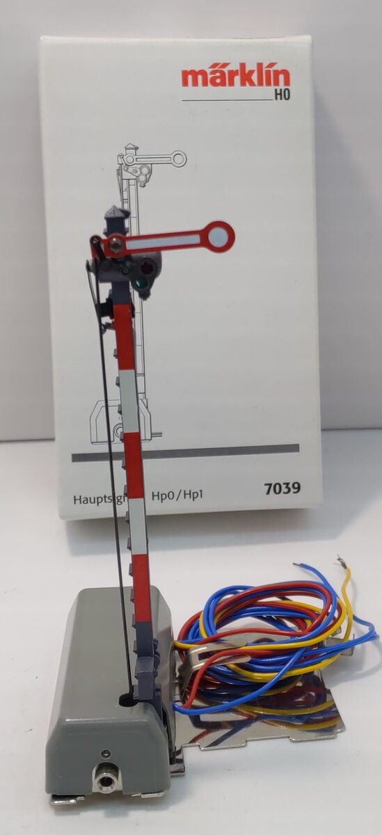Marklin 7039 HO Scale Signal With Train Control LN/Box