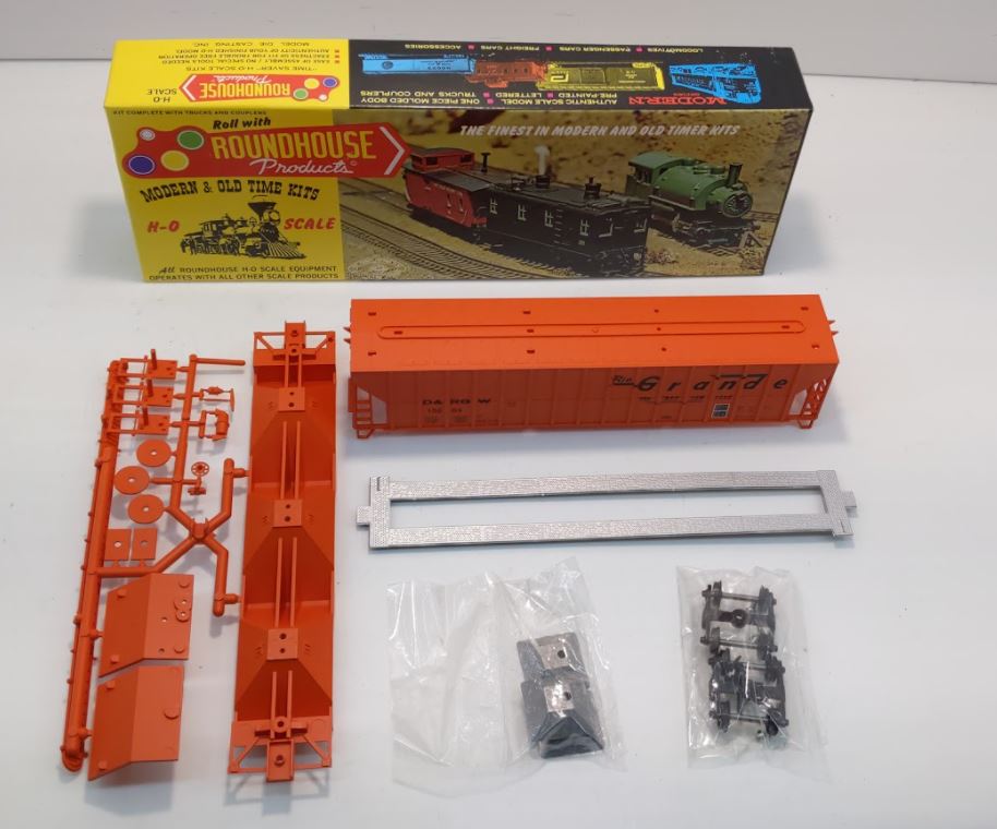 Roundhouse 3522 HO Scale Rio Grande 50' FMC Covered Hopper Kit (Pack of 3)