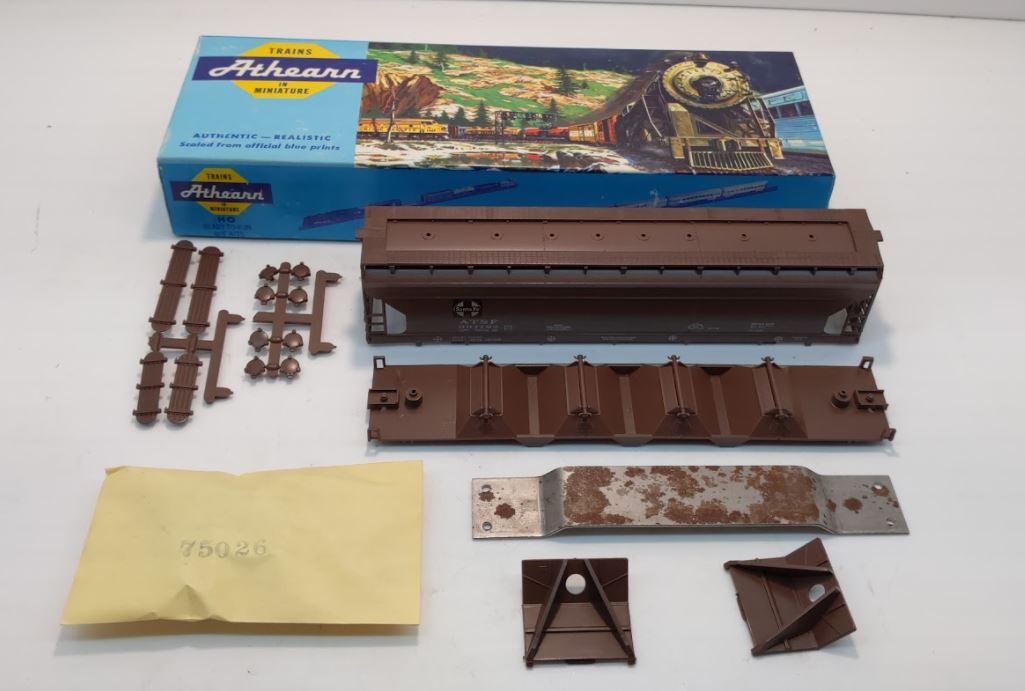 Athearn 1915 HO Scale Santa Fe 55' Center Flow Hopper Kit