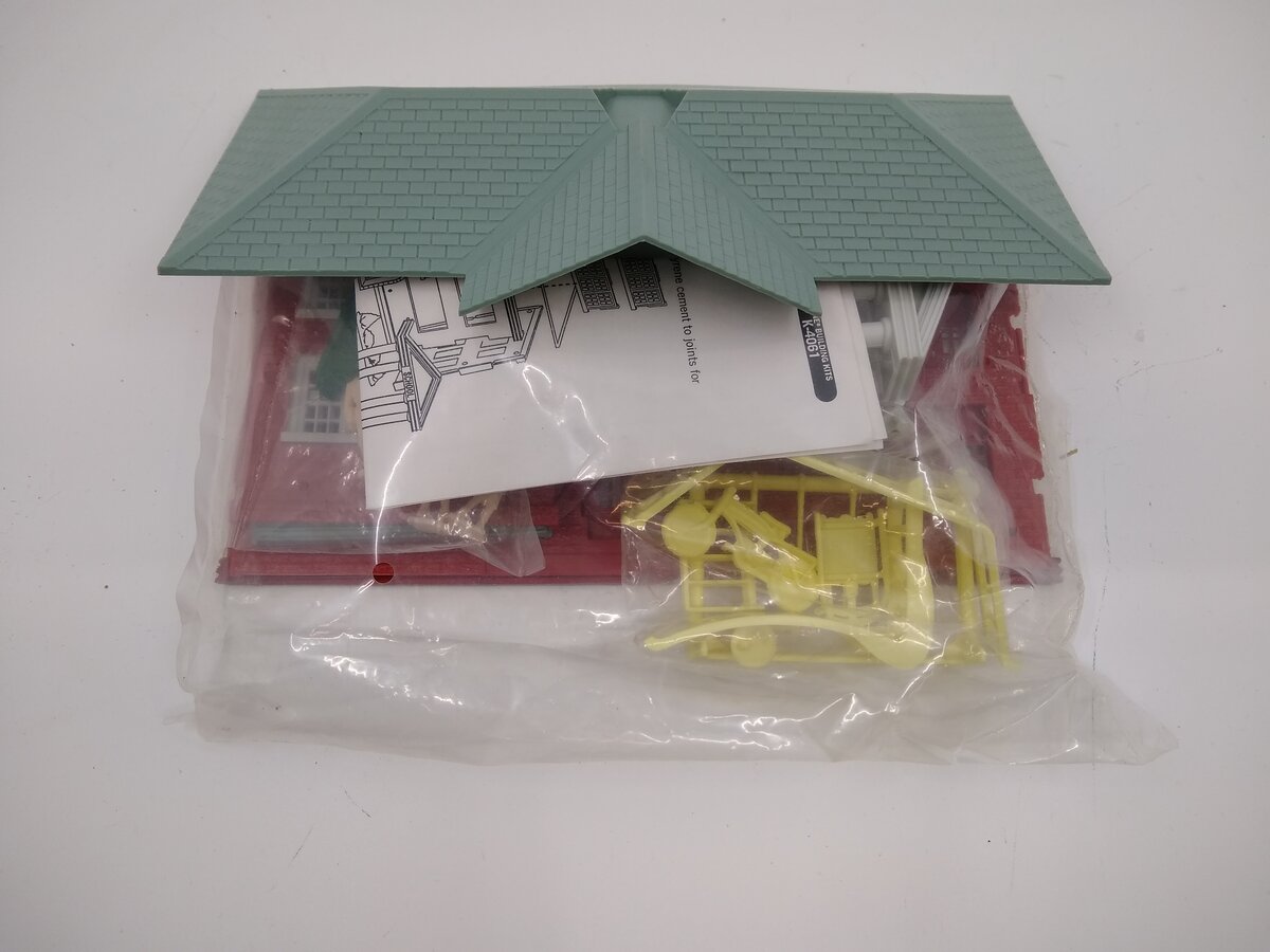 K-Line K4061 O Scale K-Lineville School & Playground Building Kit
