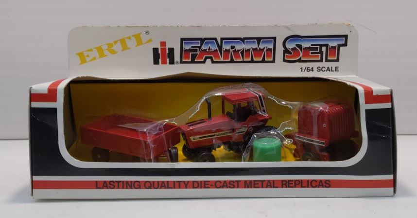 Ertl 1860 1:64 Scale Die Cast Replica International Farm Set