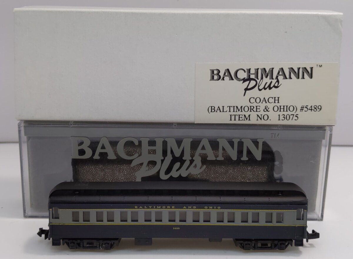 Bachmann 13075 N Scale Baltimore & Ohio 65' Heavyweight Coach Car #5489 LN/Box