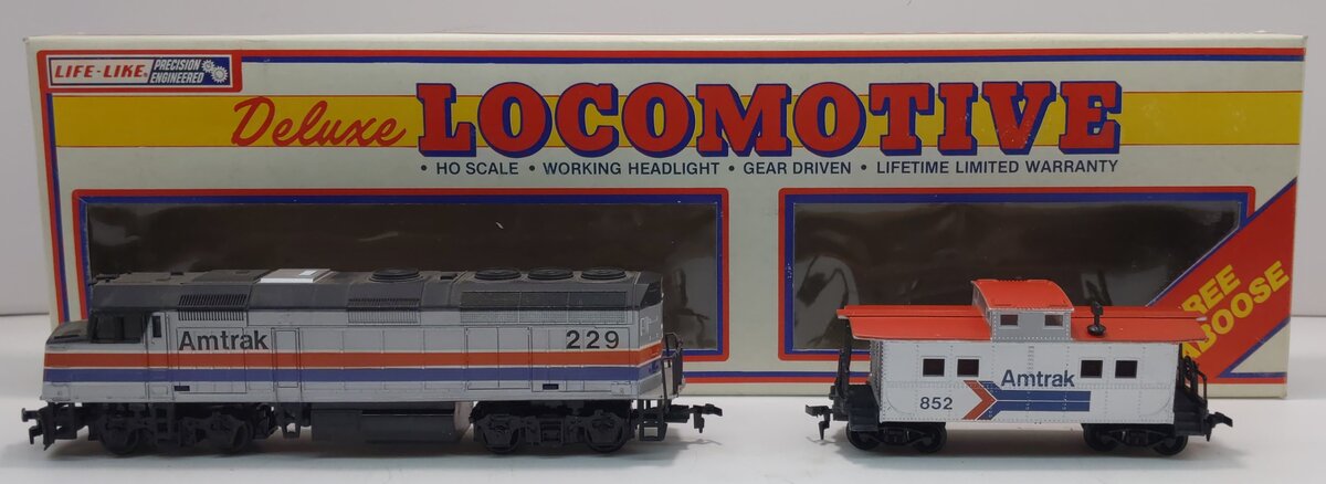 Life Like 08241 HO Scale Amtrak F-40 PH Diesel Locomotive w/Caboose #'s 229, 852 LN/Box