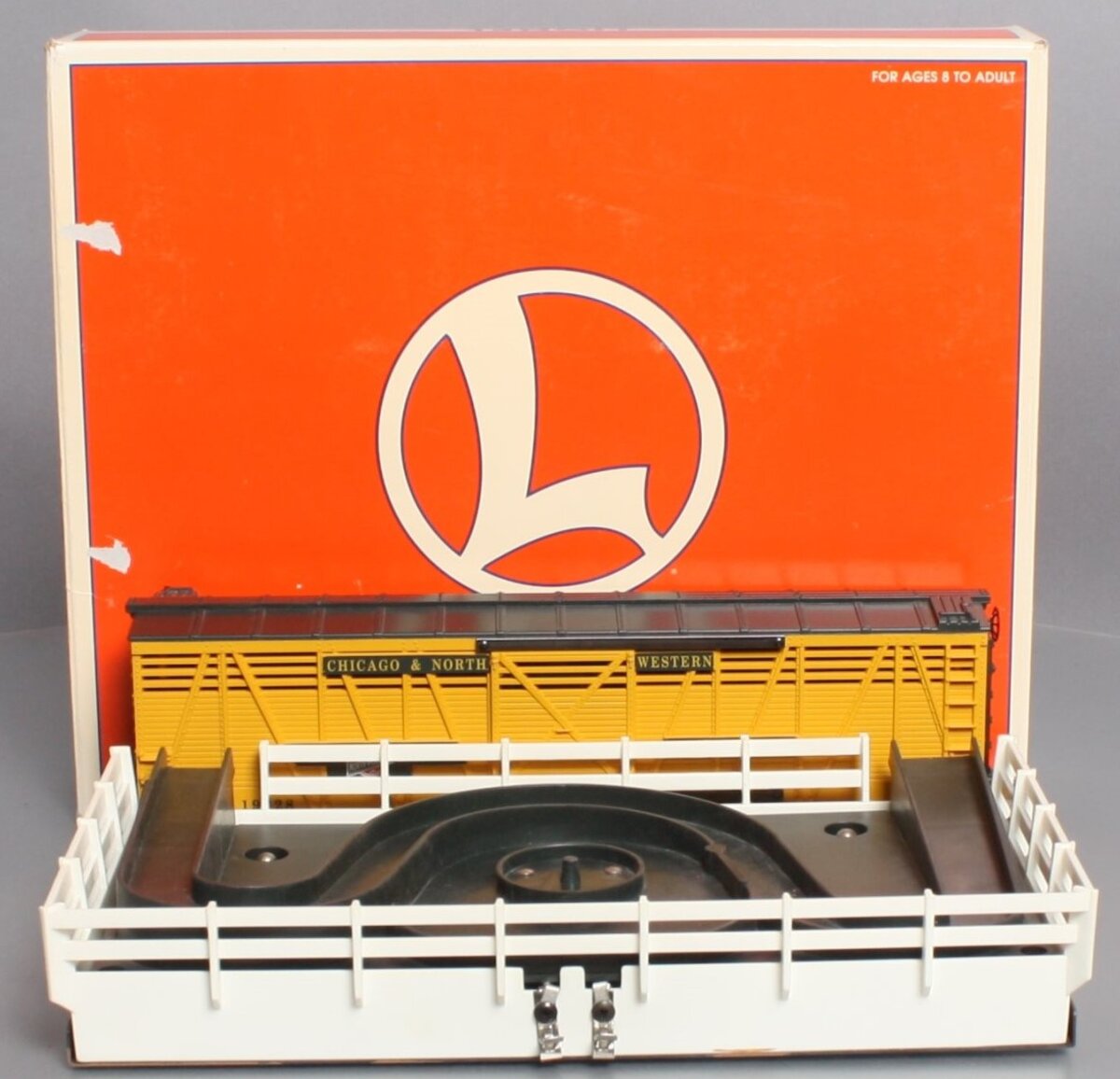 Lionel 6-19828 O Gauge C&NW Operating Cattle Car and Stockyard NIB