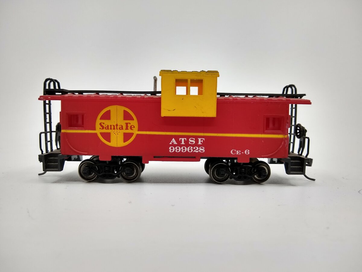 Bachmann 43-1007-02 HO Scale Santa Fe Wide Vision Caboose #999628 LN/Box