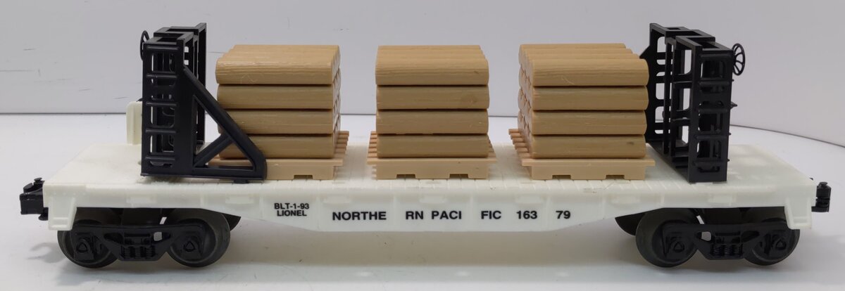 Lionel 6-16379 O Gauge Northern Pacific Flatcar w/ Wood Load LN/Box