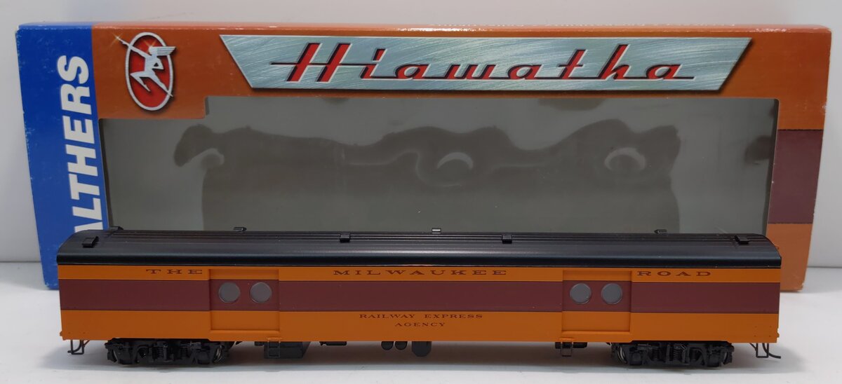 Walthers 932-9209 HO Milkwaukee Road 1955 Twin Cities Hiawatha REA Baggage Car LN/Box