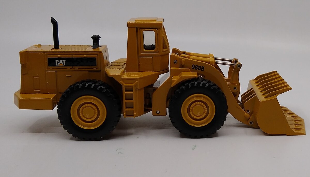 Ertl 2435 1:50 Diecast Mighty Movers Caterpillar 988B Wheel Loader