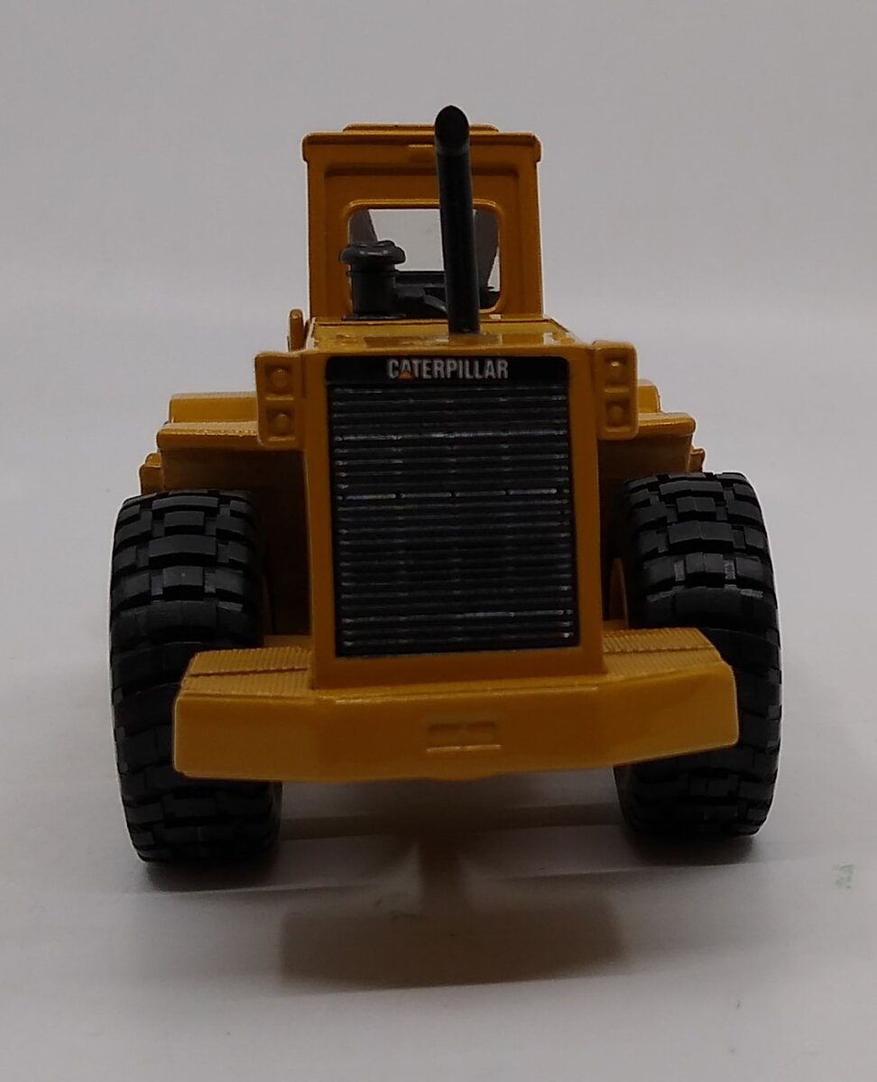 Ertl 2435 1:50 Diecast Mighty Movers Caterpillar 988B Wheel Loader