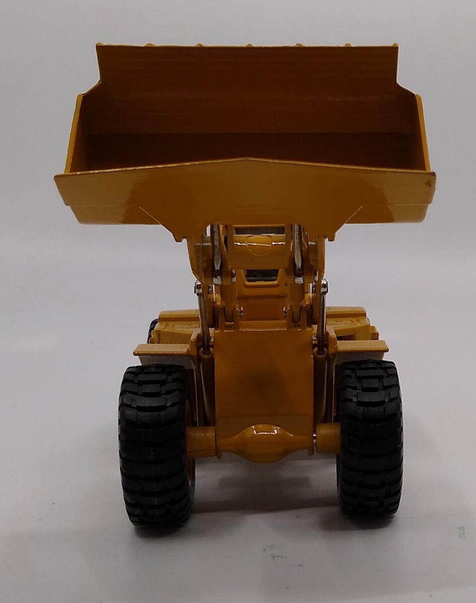 Ertl 2435 1:50 Diecast Mighty Movers Caterpillar 988B Wheel Loader
