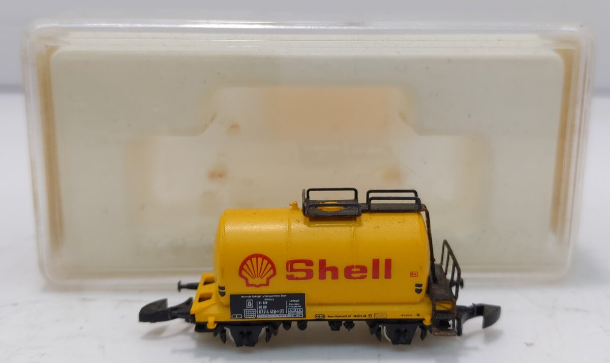 Marklin 8611 Z Scale DB Shell Petroleum Oil 2-Axle Tank Car