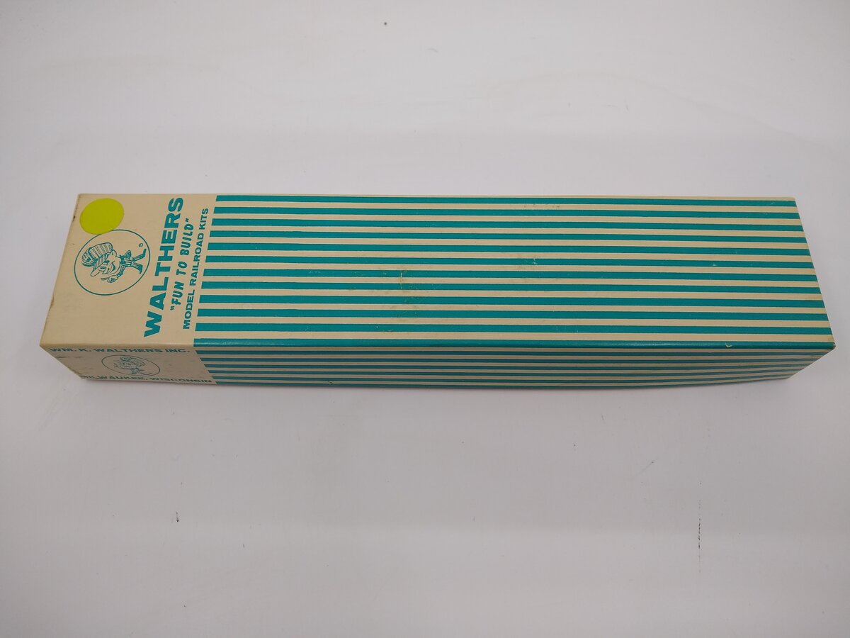 Walthers 933-6639 HO Scale Rail Fan Car w/Molded Roof Model Kit