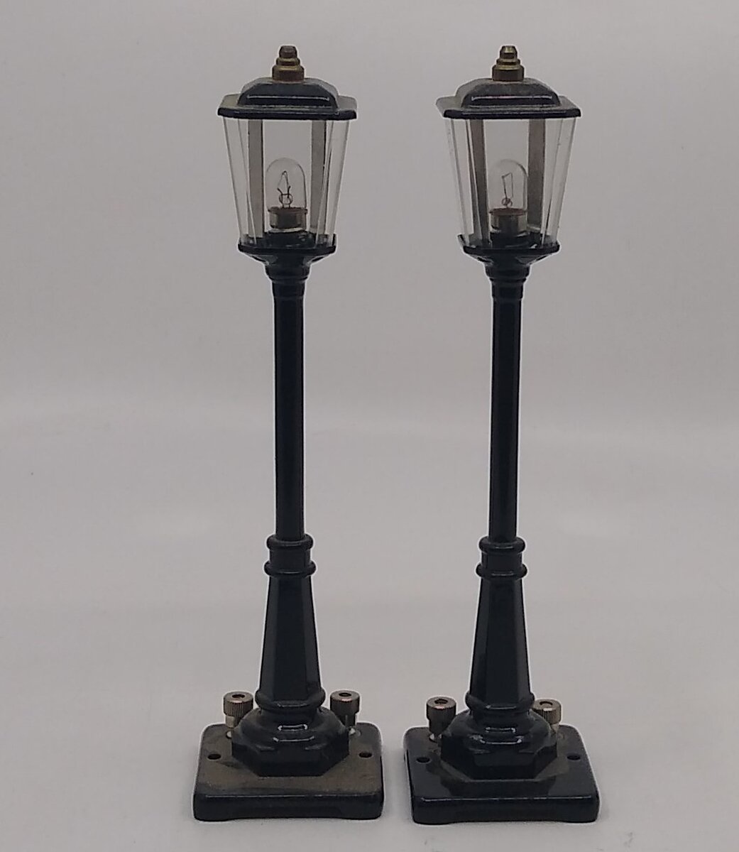 MTH 30-1098 O Black #56 Diecast Lamp Set (Pack of 2)