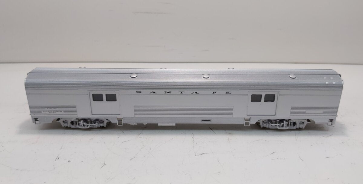 Walthers 932-6405 HO Santa Fe 73' Budd Streamlined Baggage Car LN/Box