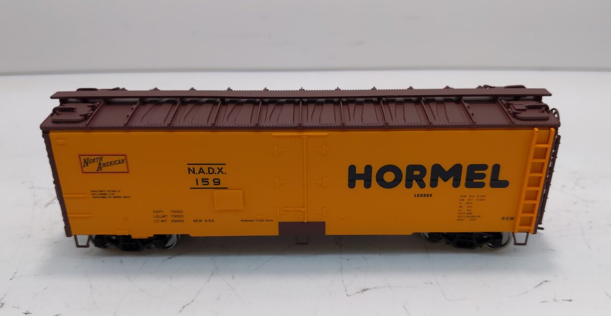 Walthers 932-2589 HO Scale Hormel 40' Meat Refrigerator Car #159 NIB
