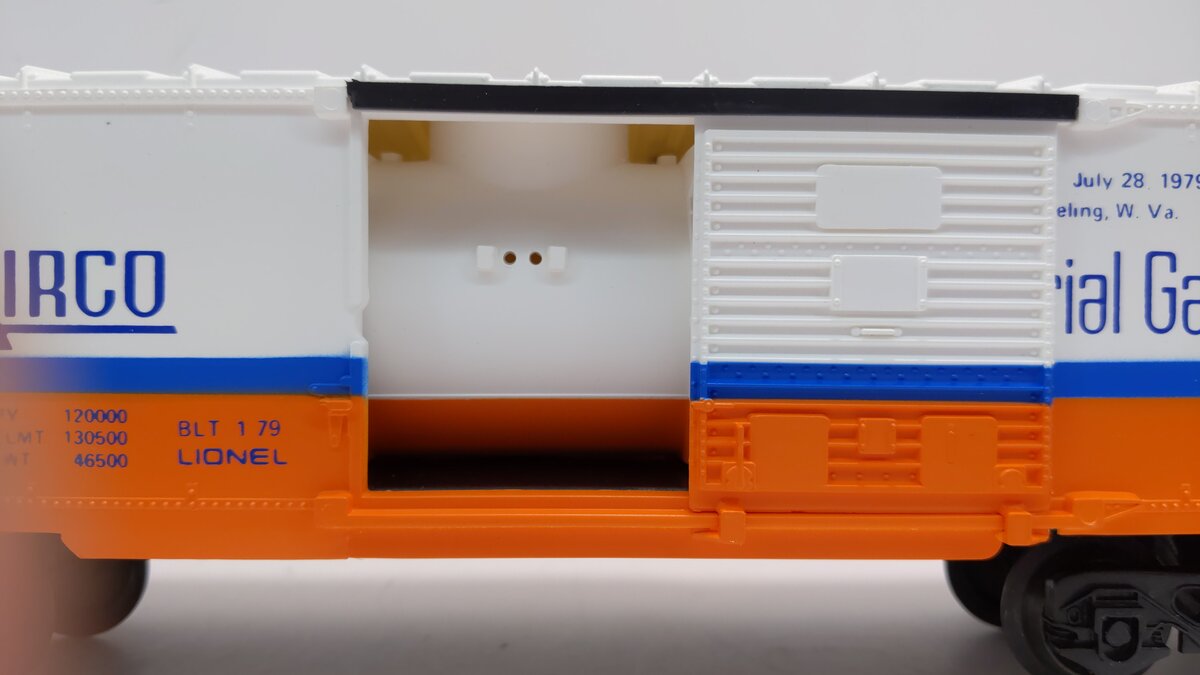 Lionel 6-9733 O Gauge Airco LCCA Boxcar with Tank LN/Box