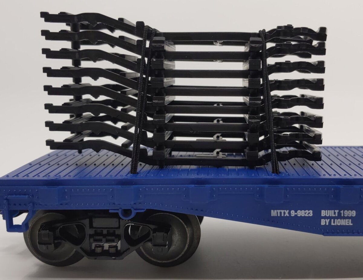 Lionel 6-17533 O Gauge Ford Trailer Train Flatcar with Auto frames