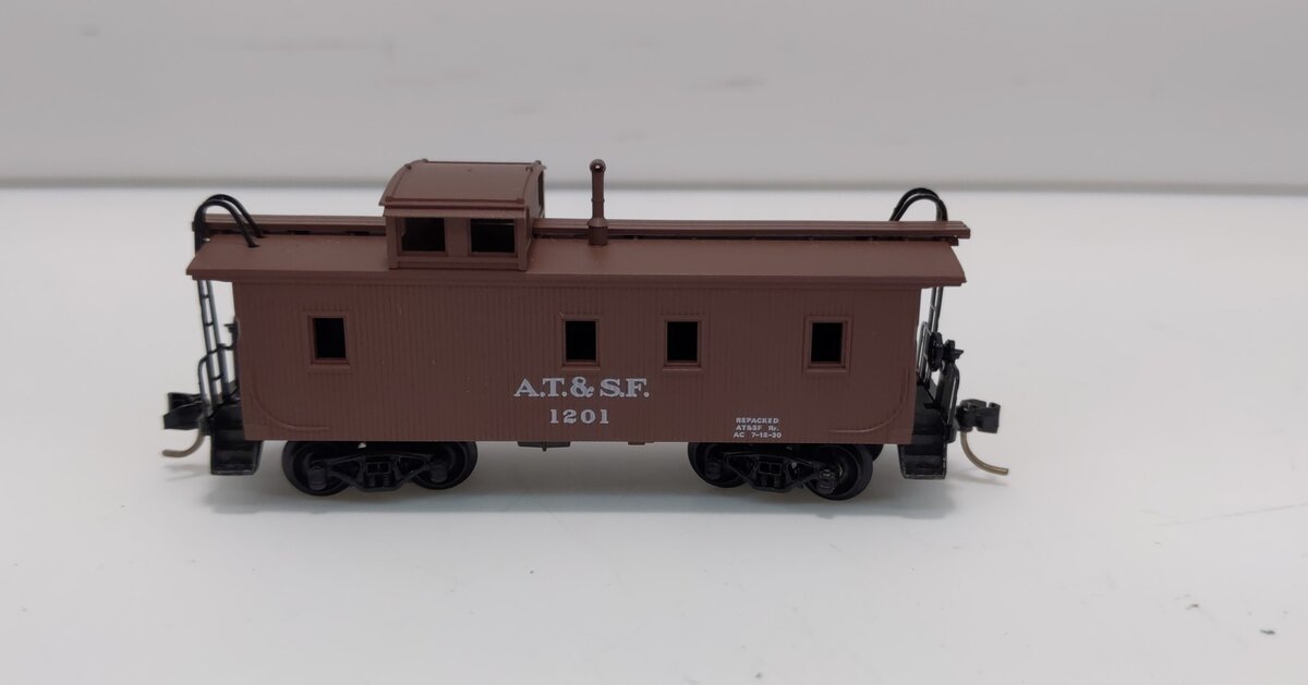 Micro-Trains 05100100 N Scale ATSF 34' Wood Sheathed Caboose W/Cupola #1201