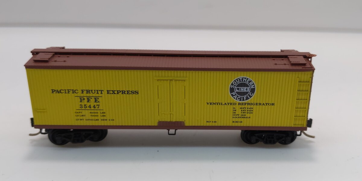Micro-Trains 04900180 N Southern Pacific 40' Double Wood Sheathed Reefer #35447