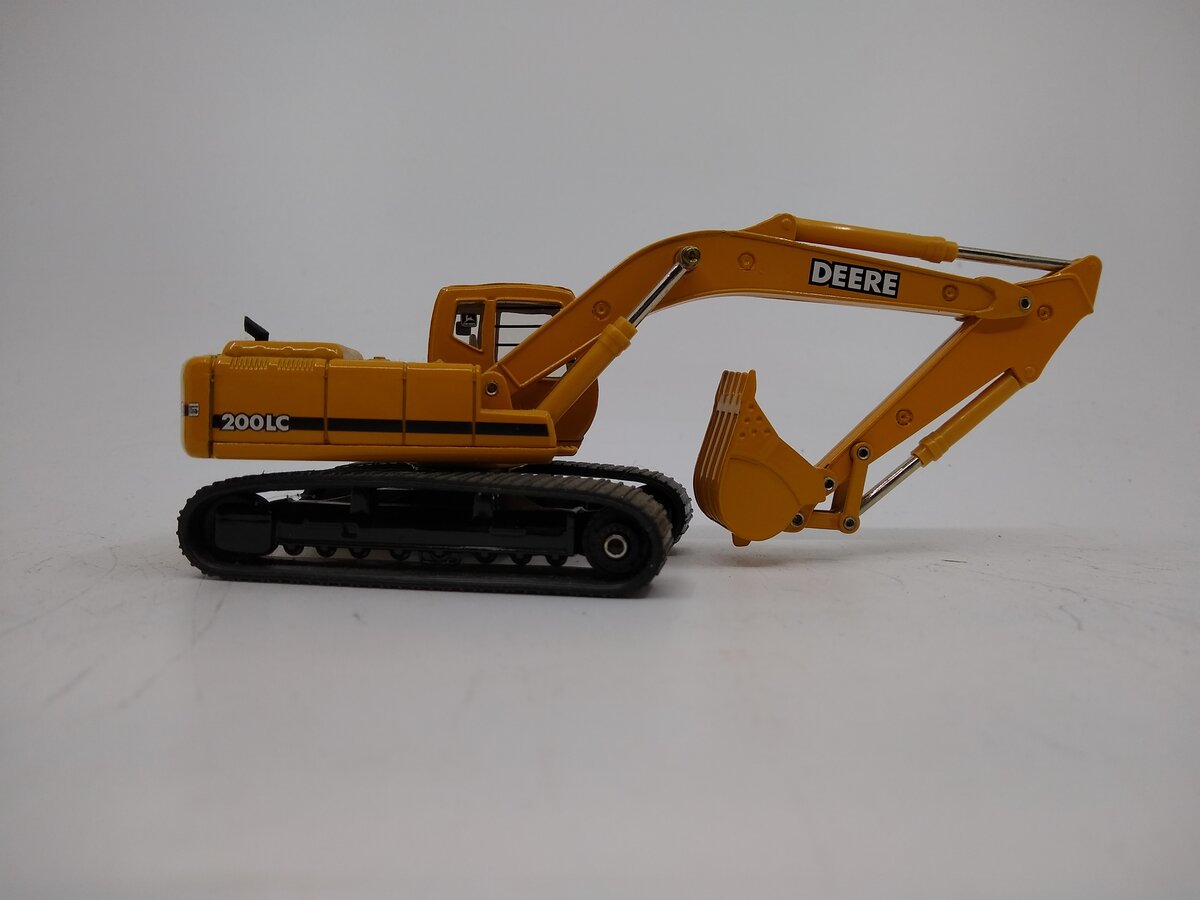 Ertl 5260 1:50 John Deere 200LC Excavator NIB