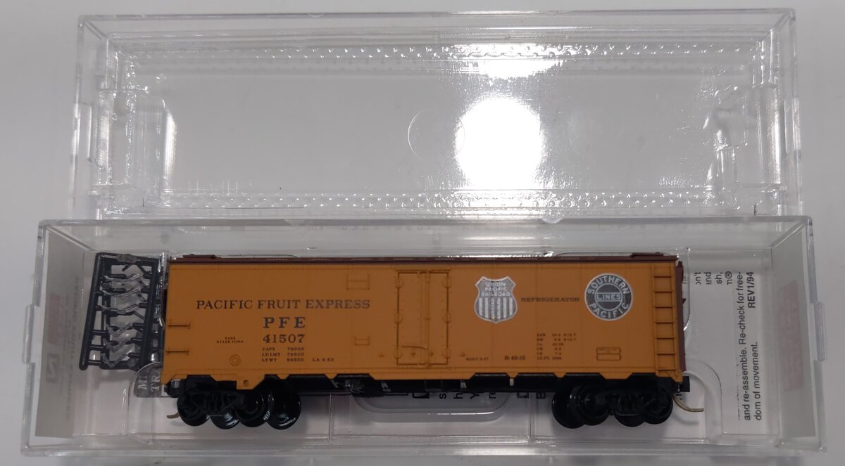 Micro-Trains 05900520 N Pacific Fruit Express 40' Steel Side Ice Reefer #41507 LN/Box